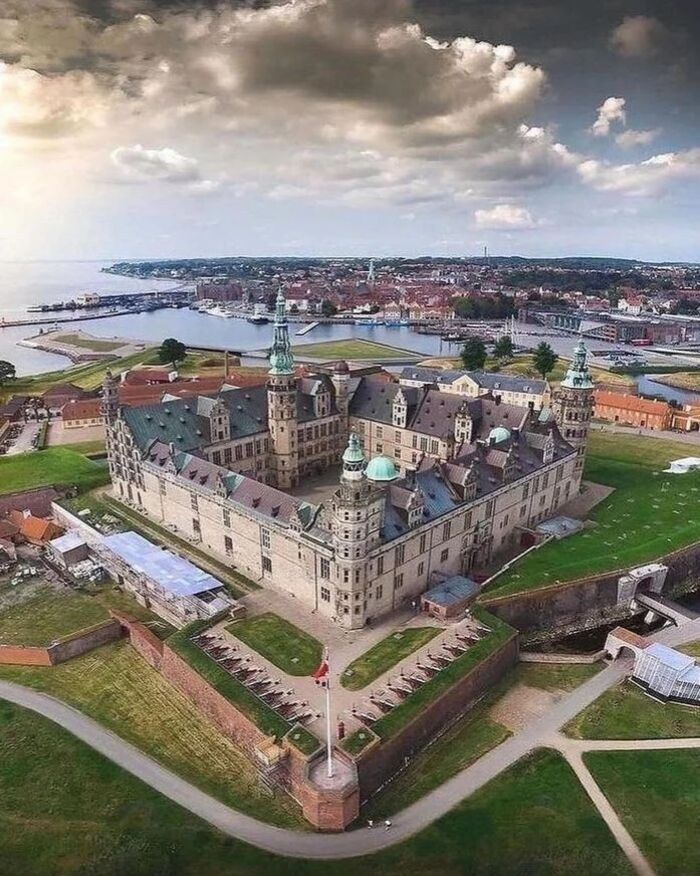 DU lịch Đan Mạch ngắm nhìn vẻ đẹp lộng lẫu của Kronborg.