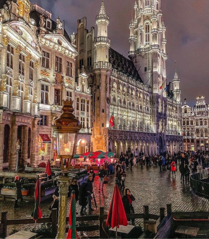 Kinh nghiệm du lịch pháp bỉ hà lan đức - Khung cảnh nhộp nhịp về đêm của Grand Place, Bỉ