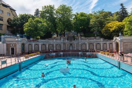 Trải nghiệm hồ tắm nước nóng Gellert Hungary - Spa sức khỏe 5 sao
