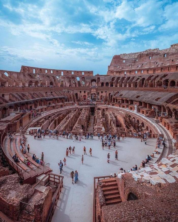Tham quan đấu trường La Mã Colosseum khi thực hiện tour Ý 7 ngày