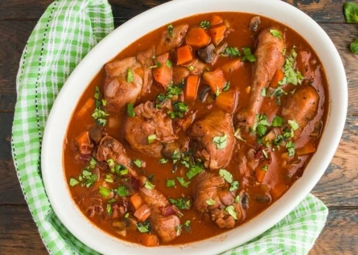 Món ăn phải thử tại Pháp - Gà hầm rượu vang