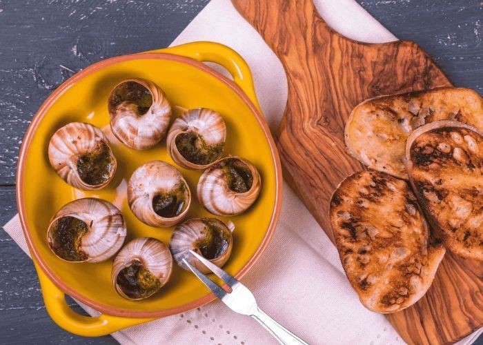 Món ăn phải thử tại Pháp - Ốc sên nướng bơ tỏi