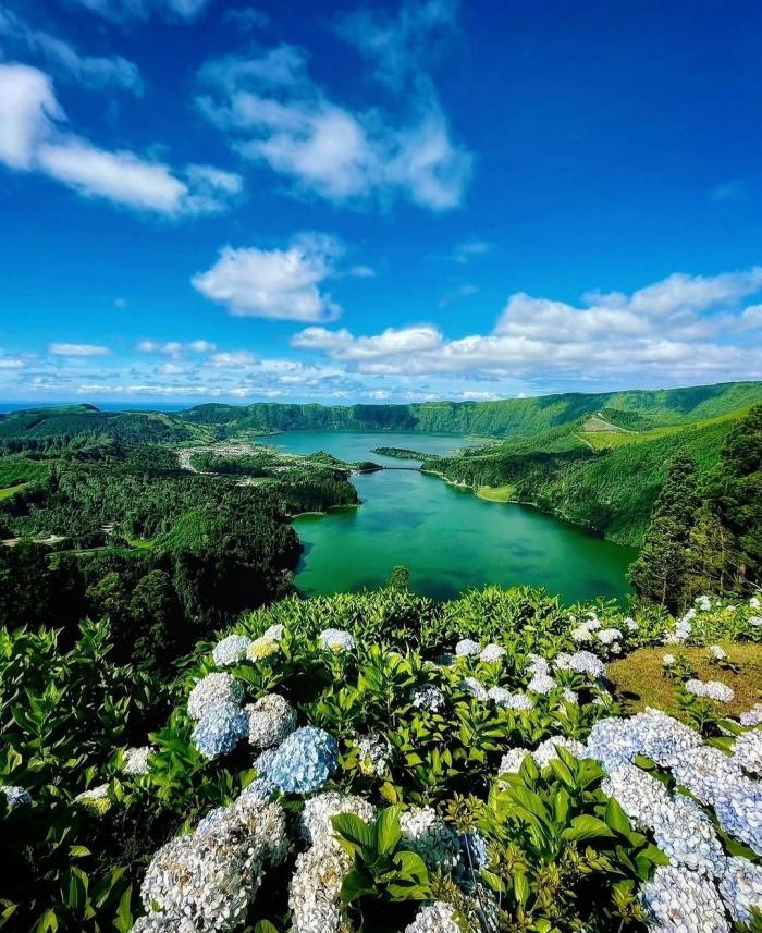 Azores  điểm du lịch Châu Âu mùa xuân 
