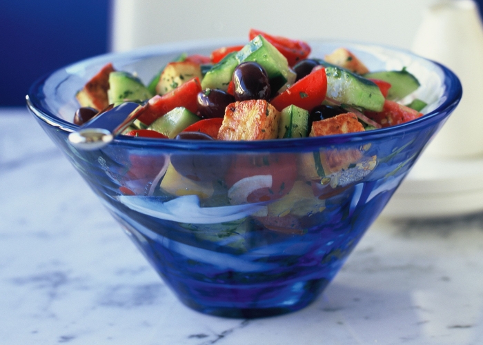 Du lịch đảo Santorini Hy Lạp - Santorini Salad là món salad được nhiều làm từ nguyên liệu khác nhau