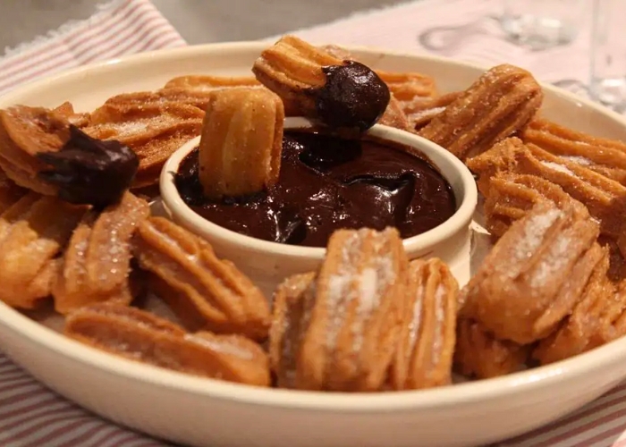 Làng cổ Mijas Tây Ban Nha - Churros là món bánh ngọt tráng miệng phổ biến tại Tây Ban Nha