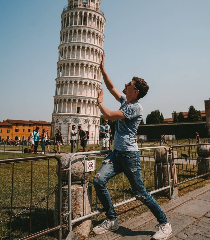 Khi đến tham quan tháp nghiêng Pisa Ý bạn sẽ có vô vàng kiểu ảnh đẹp