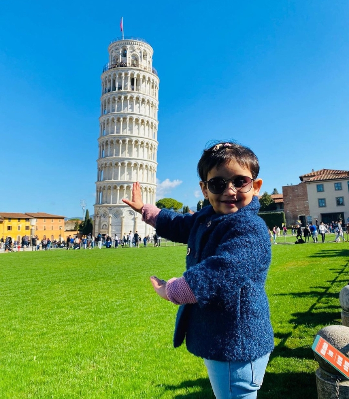 Hình ảnh check-in dễ thương tại tháp nghiêng Pisa Ý