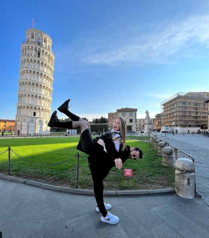 Đến tháp nghiêng Pisa Ý các cặp đôi có thể thỏa thích tạo dáng chụp ảnh