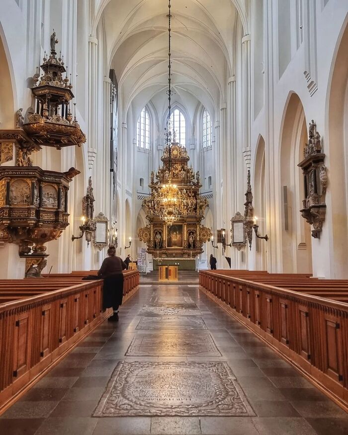Chiêm ngưỡng không gian nhà thờ St Peter thành phố Malmo Thụy Điển