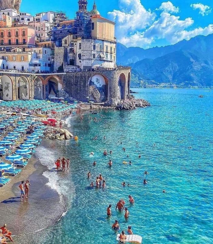 Bờ biển Amalfi nước Ý - Bờ biển Amalfi nổi tiếng với làn nước biển trong xanh