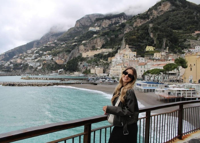 Nếu bạn vừa thích biển vừa thích núi thì bờ biển Amalfi nước Ý là lựa chọn tuyệt vời