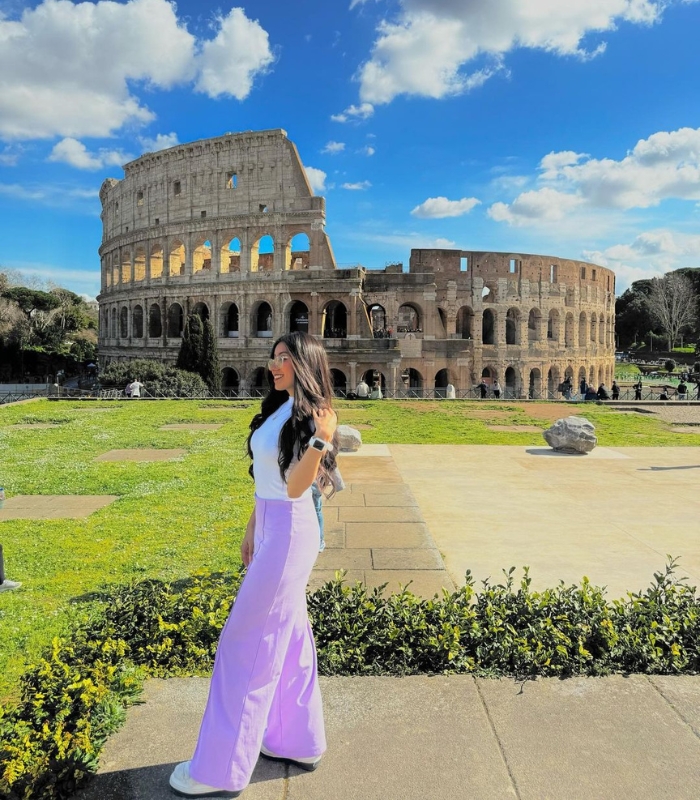 Khung cảnh xung quanh tại đấu trường La Mã Colosseum của Ý