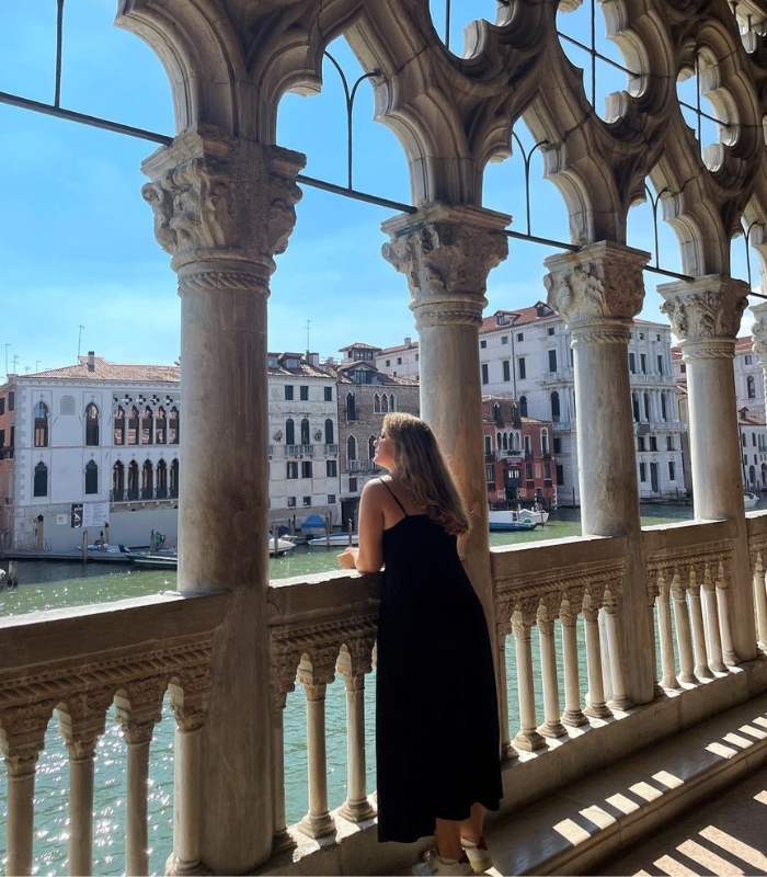Kinh nghiệm du lịch Venice Ý - Cung điện Ca' d'Oro là một cung điện bằng đá cẩm thạch ở Venice, Ý