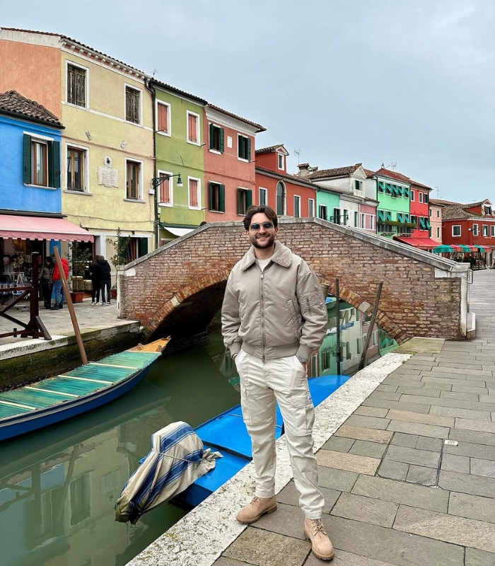 Kinh nghiệm du lịch Venice Ý - Burano là một hòn đảo đầy màu sắc nằm ở đầm phá Venice, Ý