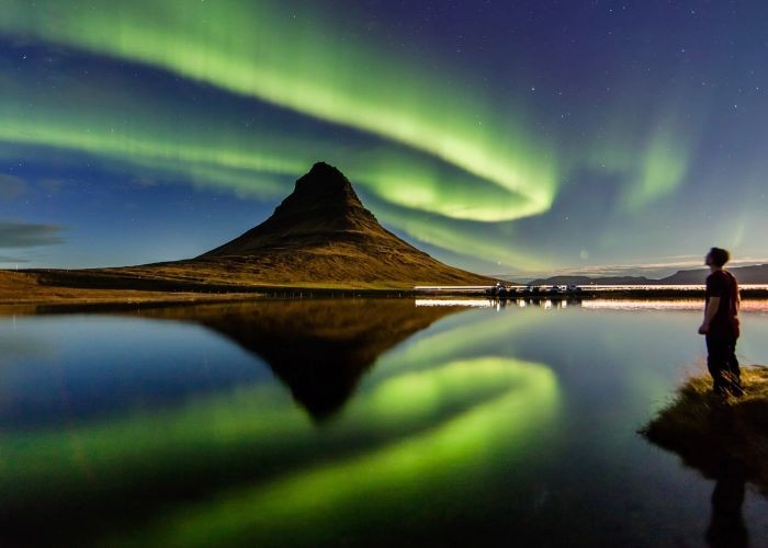 Núi Kirkjufell là địa điểm săn cực quang tại Iceland được yêu thích