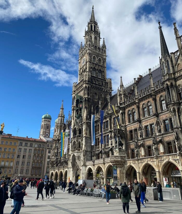 du lịch Munich Đức đến quảng trường Marienplatz
