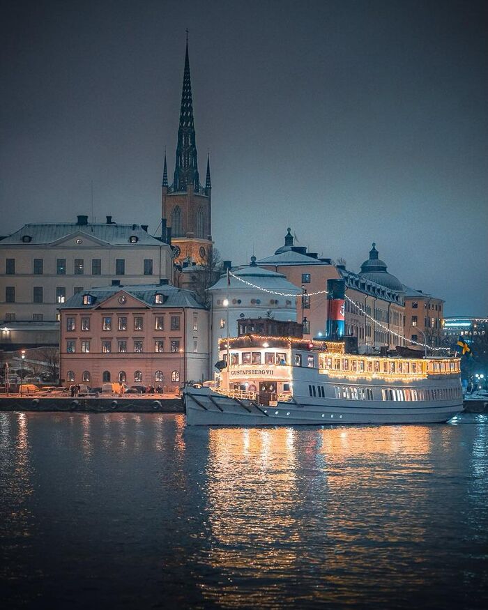 Du lịch Stockholm Thụy Điển về đêm khá thưa thớt