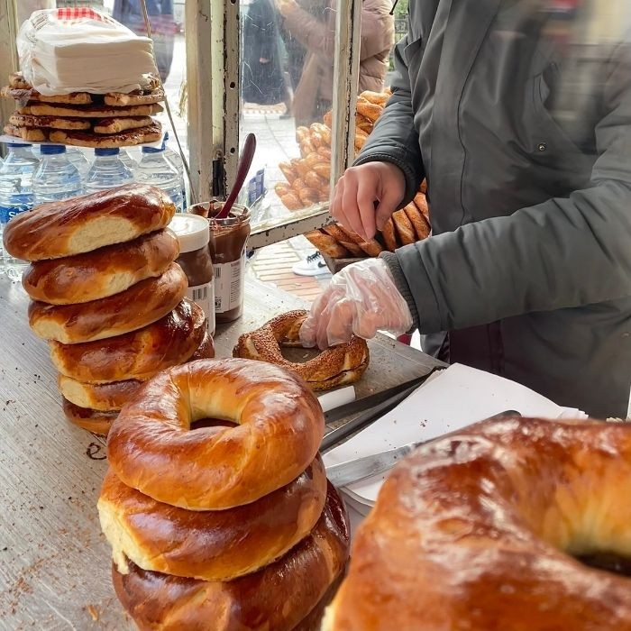 Bánh Simit là món ăn ngon tại Thổ Nhĩ Kỳ được nhiều du khách yêu thích