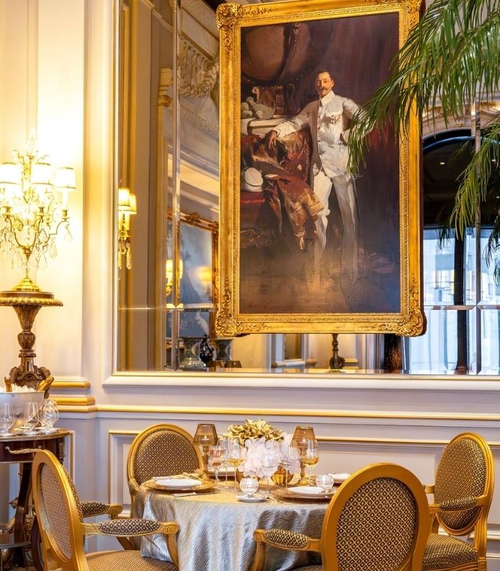 Le Cinq là nhà hàng nổi tiếng tại Paris với phong cách sang trọng