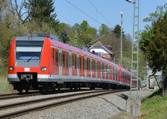 S-Bahn (tàu ngoại ô) là phương tiện di chuyển tại Đức rất tiện lợi