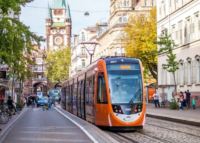 Tram (tàu điện mặt đất) là phương tiện di chuyển tại Đức rất phổ biến