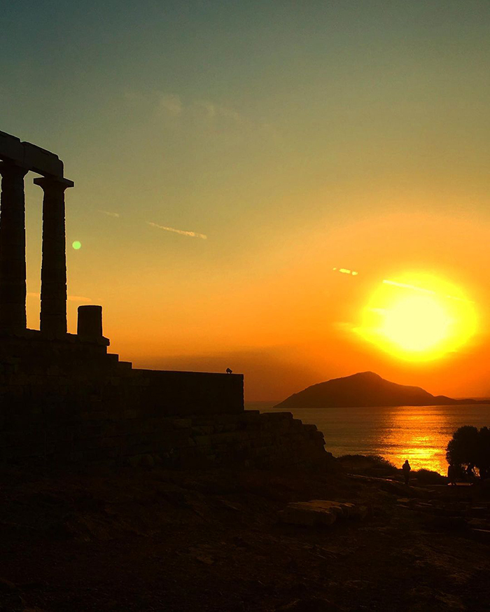 Ngắm nhìn đền Poseidon Hy Lạp vào lúc hoàng hôn