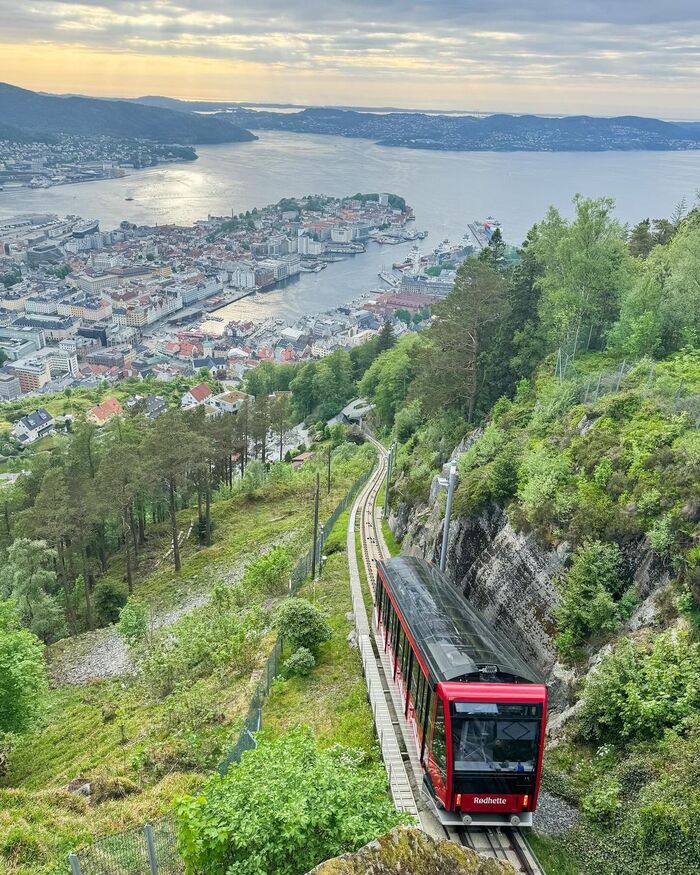 Khám phá núi Fløyen khi du lịch Bergen Na Uy