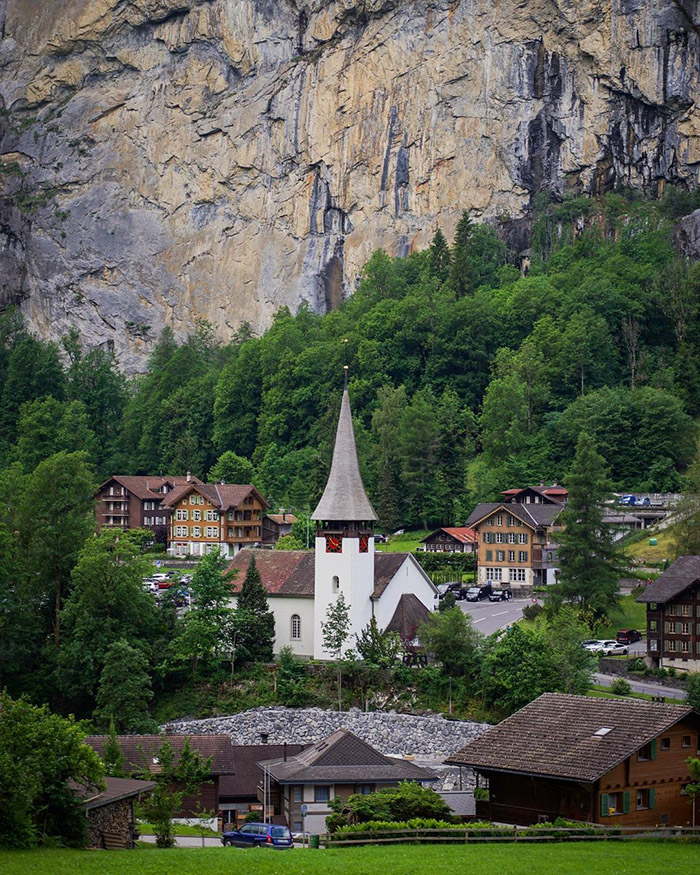 Thung lũng Lauterbrunnen tại vùng Jungfrau Thụy Sĩ