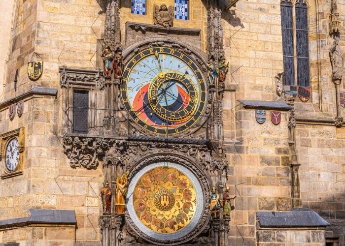 Quảng trường Phố Cổ nổi bật với Đồng hồ Thiên văn Praha