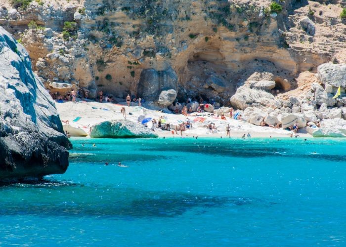 Bãi biển đẹp nhất nước Ý - Cala Mariolu