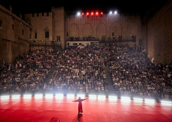 Xem kịch tại Festival d’Avignon khi du lịch Pháp mùa hè
