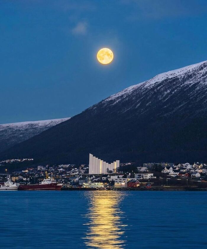 Du lịch Tromso Na Uy cửa ngõ Bắc Cực