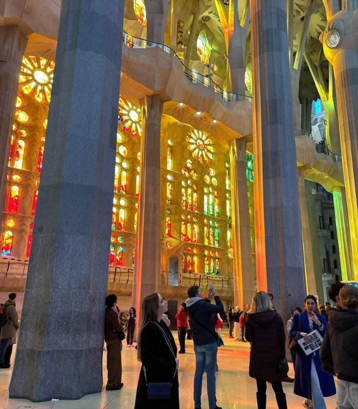 Khung giờ có ánh sáng đẹp nhất tại nhà thờ Sagrada Família