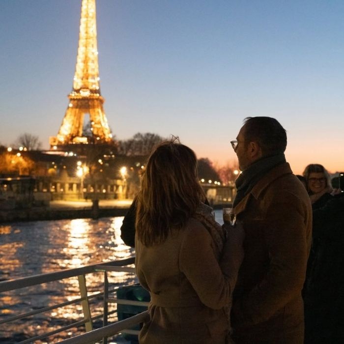 Du thuyền sông Seine Paris - Vedettes du Pont Neuf