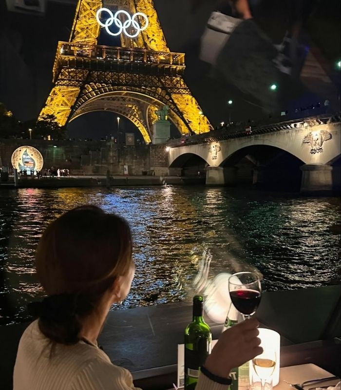 Ăn tối trên du thuyền sông Seine