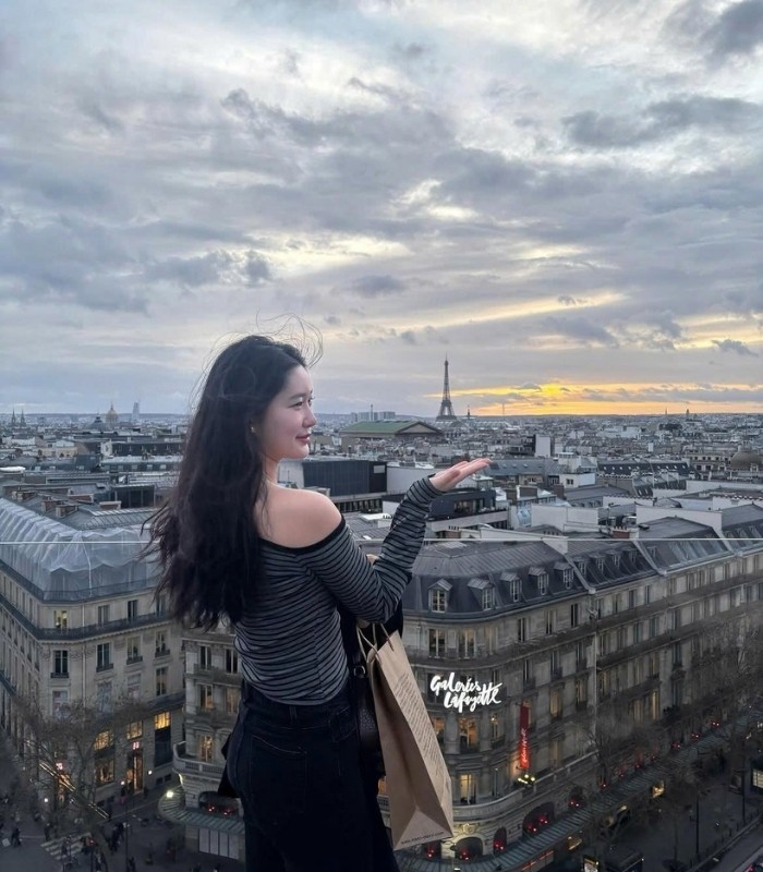 Góc chụp hình đẹp với tháp Eiffel - Ban công Galeries Lafayette Haussmann 