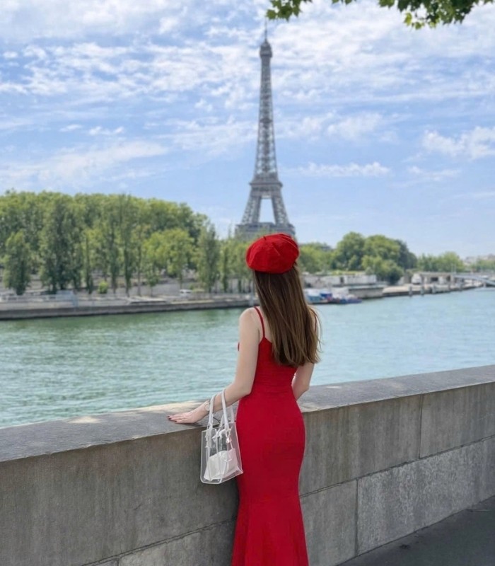 Góc chụp hình đẹp với tháp Eiffel - Bờ kè sông Seine