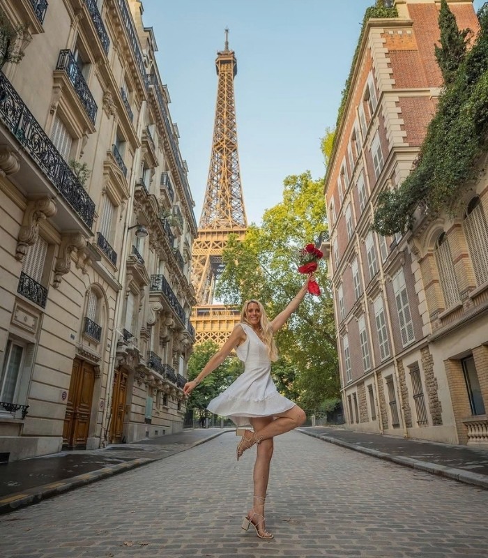 Góc chụp hình đẹp với tháp Eiffel - Góc phố Rue de l'Université