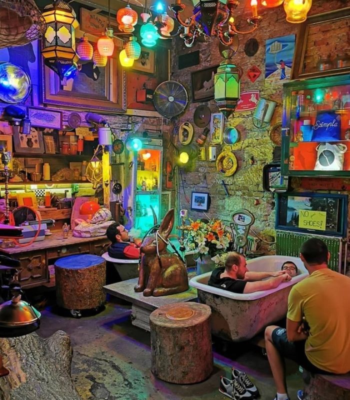 Kinh nghiệm du lịch Budapest - Khám phá Ruin Bars