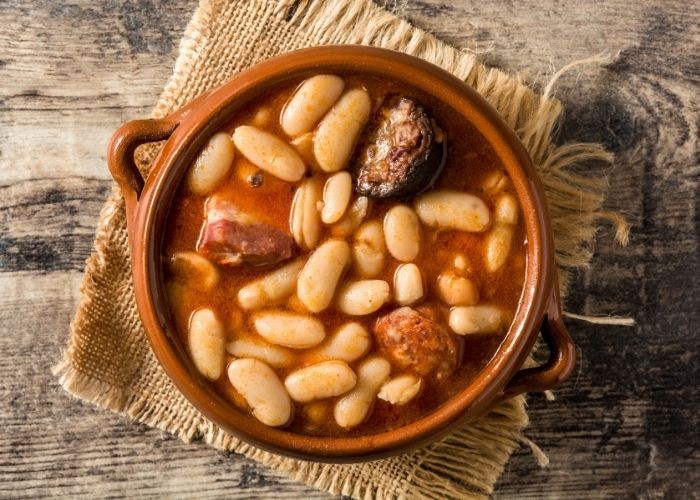 Món ăn ngon tại Tây Ban Nha - Súp đậu trắng hầm thịt (Fabada Asturiana)