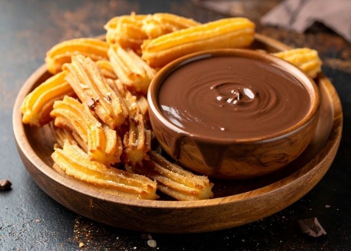 Món ăn ngon tại Tây Ban Nha - Bánh quẩy chấm sô-cô-la (Churros con Chocolate)
