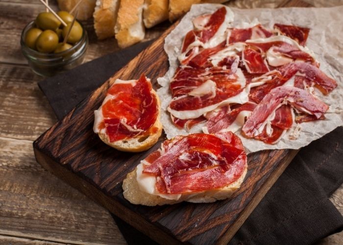 Món ăn ngon tại Tây Ban Nha - Đùi heo muối Iberico (Jamón Ibérico de Bellota)