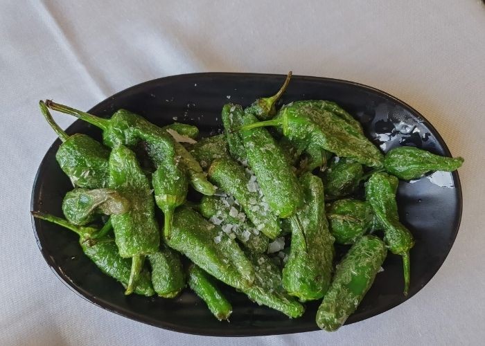 Món ăn ngon tại Tây Ban Nha - Ớt xanh chiên muối (Pimientos de Padrón)