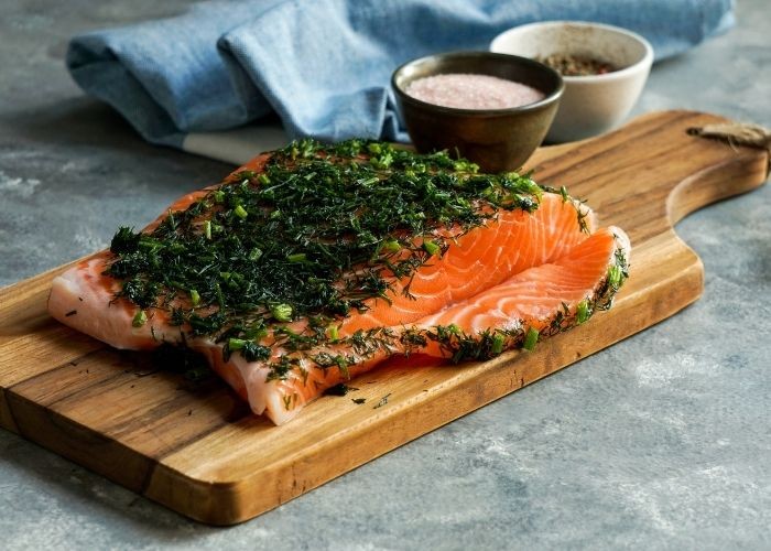 Món ăn nổi tiếng tại Thụy Điển - Cá hồi ướp Gravlax