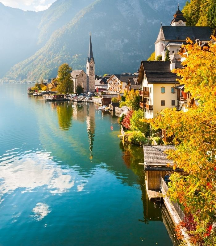 Địa điểm ngắm mùa thu châu Âu - Làng cổ Hallstatt 
