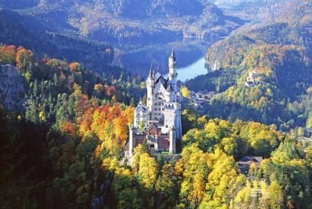 Khám phá Lâu đài Neuschwanstein Đức - Biểu tượng lâu đài cổ tích nổi tiếng thế giới