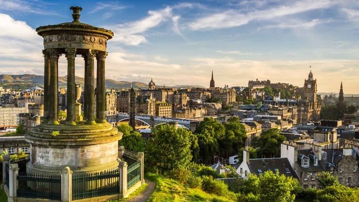 Đừng quên ghé thăm Thủ đô Edinburgh để có chuyến đi Châu Âu hấp dẫn. Đừng quên ghé thăm Thủ đô Edinburgh để có chuyến đi Châu Âu hấp dẫn. 