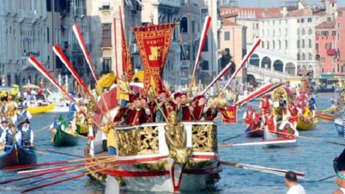Lễ hội đua thuyền Venice - trò chơi lý tưởng mang ý nghĩa thiêng liêng. .-  lễ hội Châu  Âu