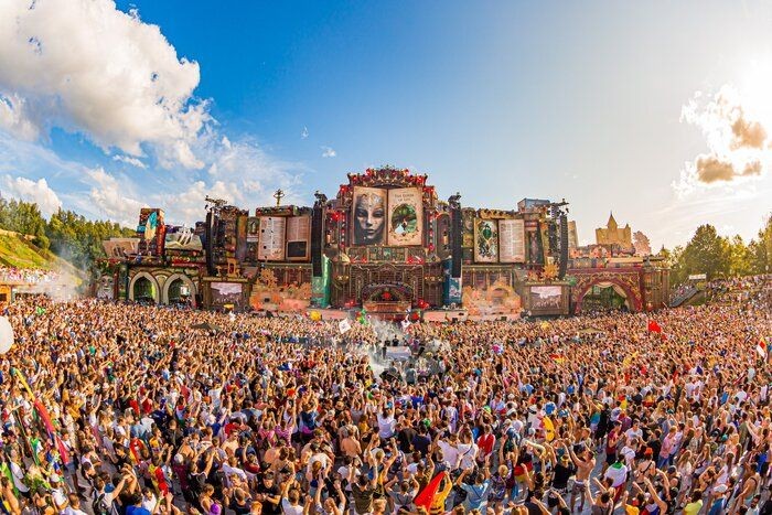 Tomorrowland là một lễ hội âm nhạc điện tử nổi tiếng bậc nhất của Bỉ..-  lễ hội Châu  Âu