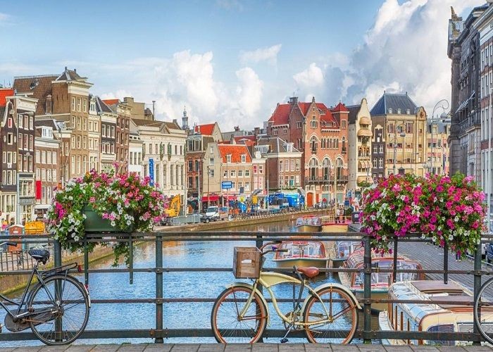 Khám phá vẻ đẹp thơ mộng của Haarlem bằng xe đạp. - địa điểm du lịch Hà Lan